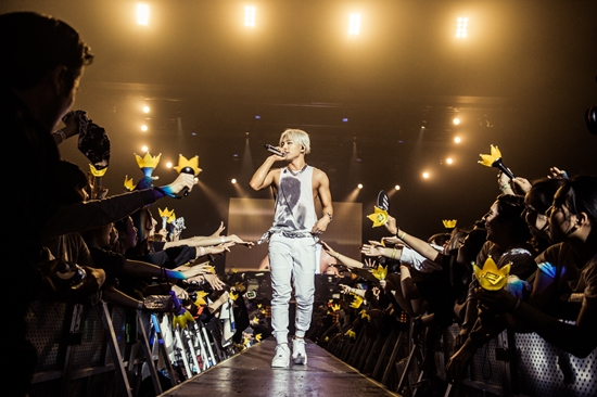 BIGBANG SOL、ソロ公演中G-DRAGON、V.I関連して謝罪