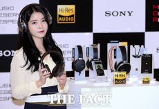[Photo] IU、「ヘッドフォンを完売させる美貌！！」 