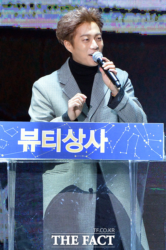 [Photo] B2UTY商事のユン・ドゥジュン社長が楽しいスピーチを披露