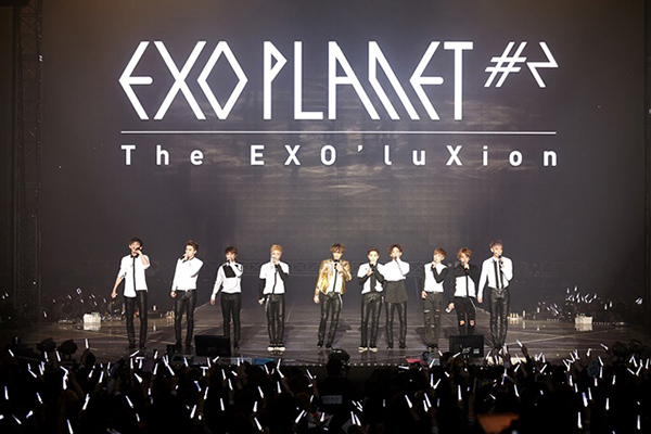 EXO10人 + EXO-L 7万人による“スーパーパワー・コンサート”！！