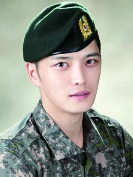 JYJ ジェジュン、軍行事ポスターに載った写真が話題