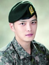 JYJ ジェジュン、軍行事ポスターに載った写真が話題