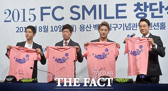 [Photo]「FC SMILE」創団式、パク・チソン＆JYJジュンス＆ソン・ジュンギらが子どもたちに希望を与える