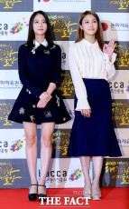 [Photo] KARA、事務所社長の代わりに「2015大韓民国 大衆文化芸術賞」に出席