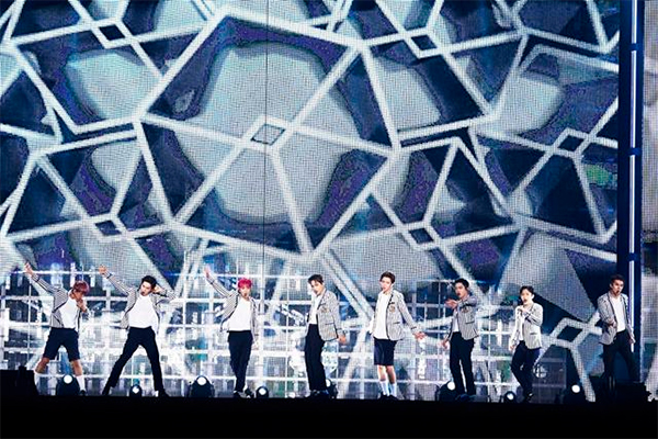 EXO、日本でも爆発的な人気！東京ドーム公演で14.5万人が殺到