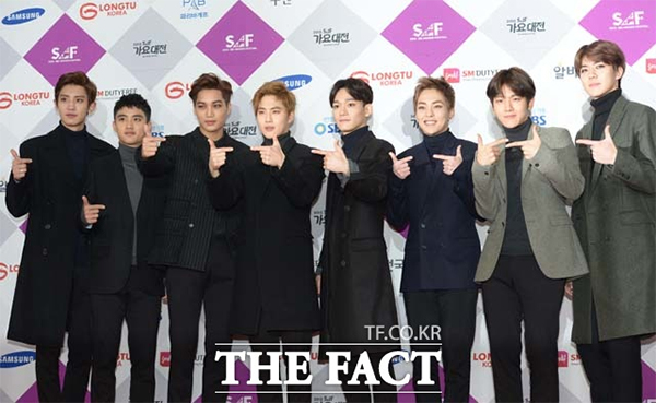 [Pストーリー] EXO、茶目っ気たっぷりのフォトタイム！