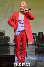 SHINee ジョンヒョン、新曲『Cocktail』は「テミンに断れた曲！」