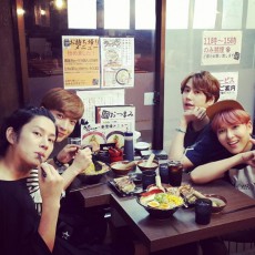 SJ ヒチョルがインスタ再開！メンバーたちと日本ラーメン屋で楽しい食事