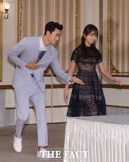 [Photo] 2PM テギョン、ジェントルマンのお手本をみせる!? 初主演ドラマ「戦おう、幽霊」制作発表会