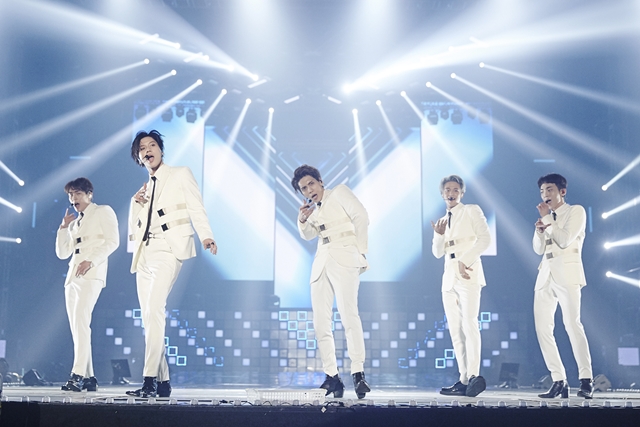 “公演ドルのラストボス” SHINee、5度目のコンサート開催！待望の新曲ステージも披露