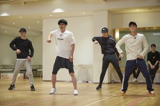 EXO x ユ・ジェソクの練習現場が公開！SJ キュヒョンも訪問