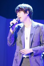 [Photo] SUPER JUNIOR-KYUHYUN、変わらぬ歌声でファンを魅了！「KNTV 20th & DATV 7th Anniversary Live 2016」