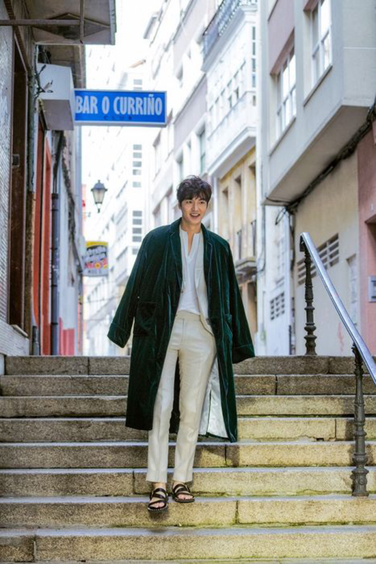 青い海の伝説 イ ミンホ スペインの街でも眩しいビジュアル 記事詳細 Infoseekニュース