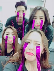 f(x)、日本ツアー終了記念の自撮り写真！「二日間本当に楽しかった」