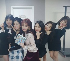 少女時代 ソヒョンが後輩Red Velvetを応援！