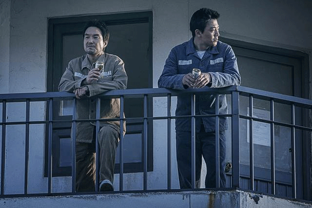 ハン・ソッキュ&キム・レウォン共演映画「ザ・プリズン」、再び興行成績首位に