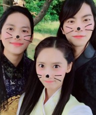 ドラマ「王は愛する」、シワン&ユナ&ホン・ジョンヒョンの3人一緒の写真公開！