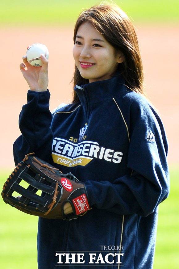 [Photo] スジが野球場に登場！