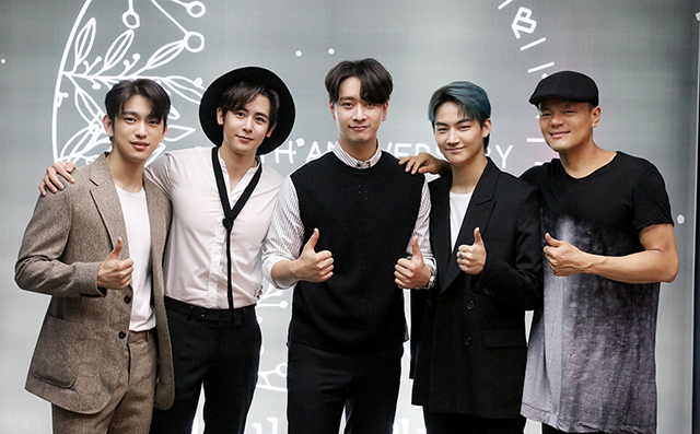 デビュー10周年を迎えた2PM、ニックン＆チャンソンが記念展示会で感想