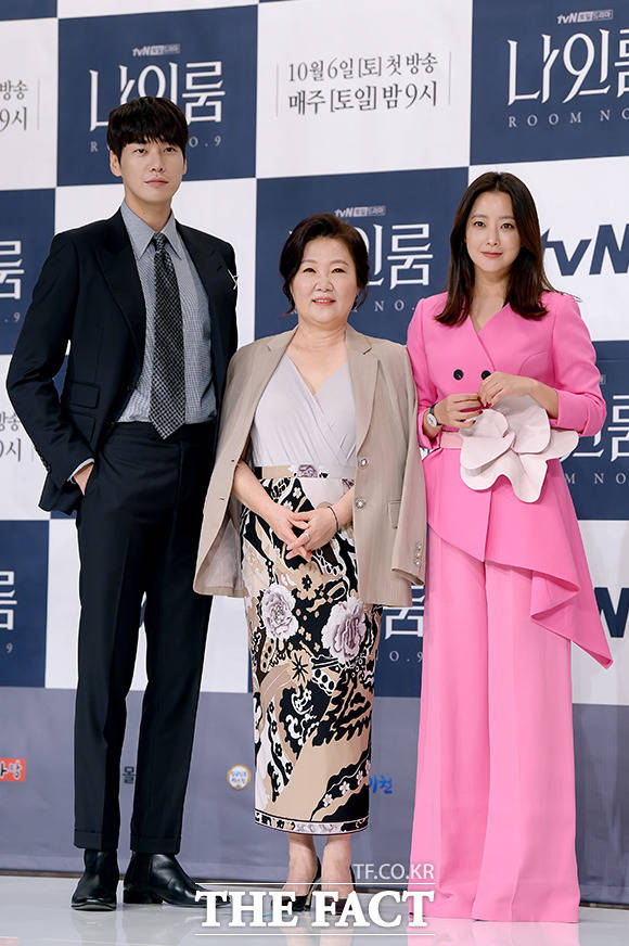 Photo 死刑囚と弁護士の魂が入れ替わる キム ヒソン キム ヘスク キム ヨングァン共演ドラマ ナインルーム 制作発表会見 記事詳細 Infoseekニュース