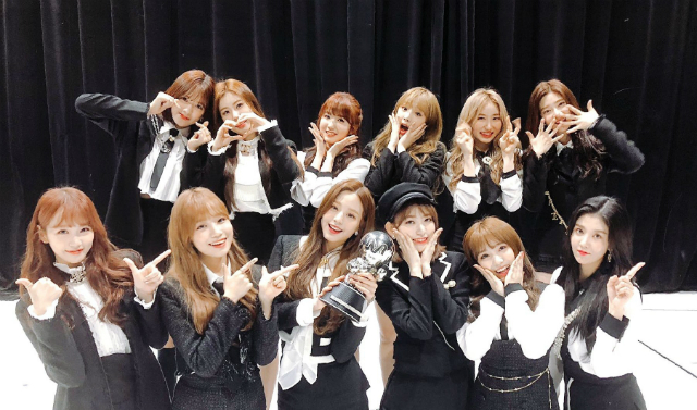 日韓ガールズグループ IZ*ONE、デビュー11日で音楽番組1位！「WIZ*ONE（ファン）のおかげです」