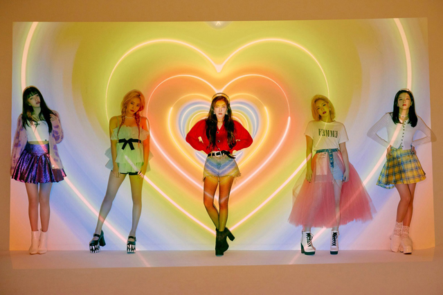 美しさの中に感じる狂気が話題に！Red VelvetがUS TOPアルバムチャート3連覇達成！