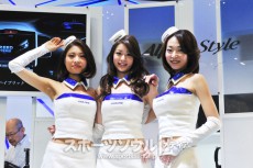 [SSphoto] 東京モーターショーの3人の美人たち！
