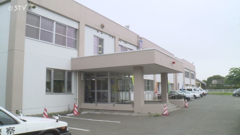 仲間３人でツーリング中事故…バイクがガードロープに衝突・死亡 現場はゆるいカーブ　北海道