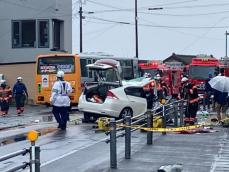 【速報】乗用車とバスが衝突 乗用車を運転していた女性が意識不明で搬送 北海道函館市