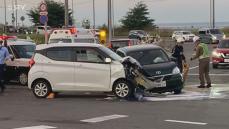 男女3人を搬送　国道交差点で軽乗用車と乗用車が衝突　北海道小樽市