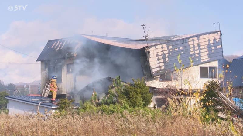 「建物内から火が出た」住宅街で火事　50代男性が軽傷　ボイラー付近から出火か　北海道美唄市