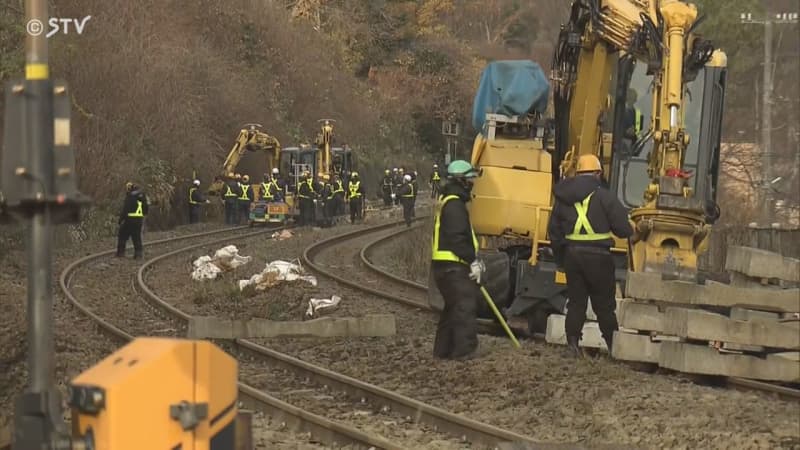 脱線からまもなく60時間…運転再開めど立たず　函館＆長万部では代行バスに大行列　JR函館線