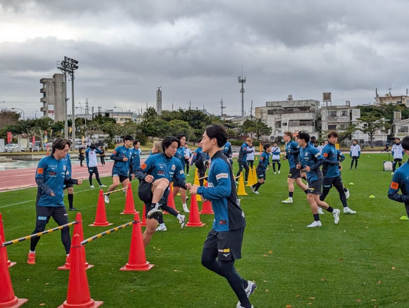 【コンサドーレ】沖縄キャンプ３日目 守備練習で岩政監督が積極指導！