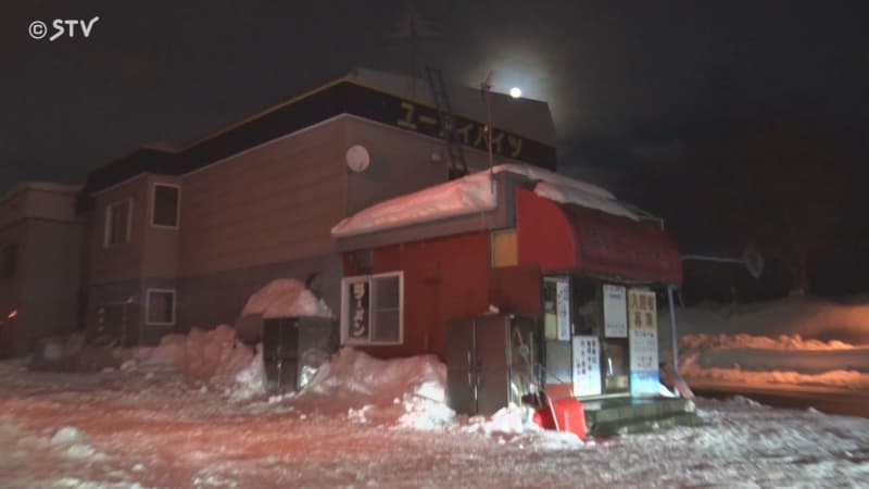 ６メートルの高さから転落　屋根の雪庇を落としていた男性が死亡　北海道岩見沢市のアパート