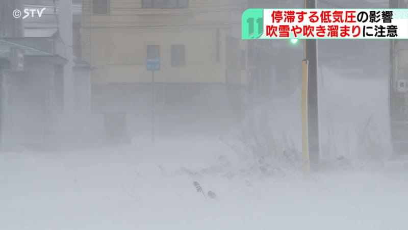 「呼吸できなくなる」横殴りの雪で視界不良　大荒れの天気続く　交通障害に警戒　北海道