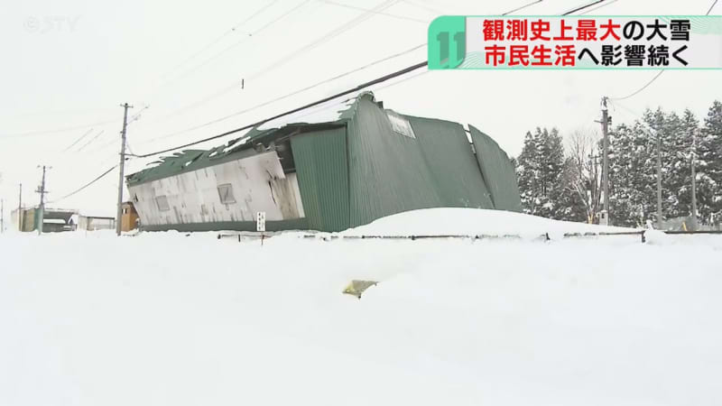 雪の重みか「練習場が倒壊」特急や路線バスは終日運休　史上最大の雪…生活・交通への影響続く