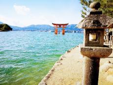 朝イチで訪れたい！フェリーから始まる絶景が感動的な「嚴島神社」を現地ルポ【広島県】