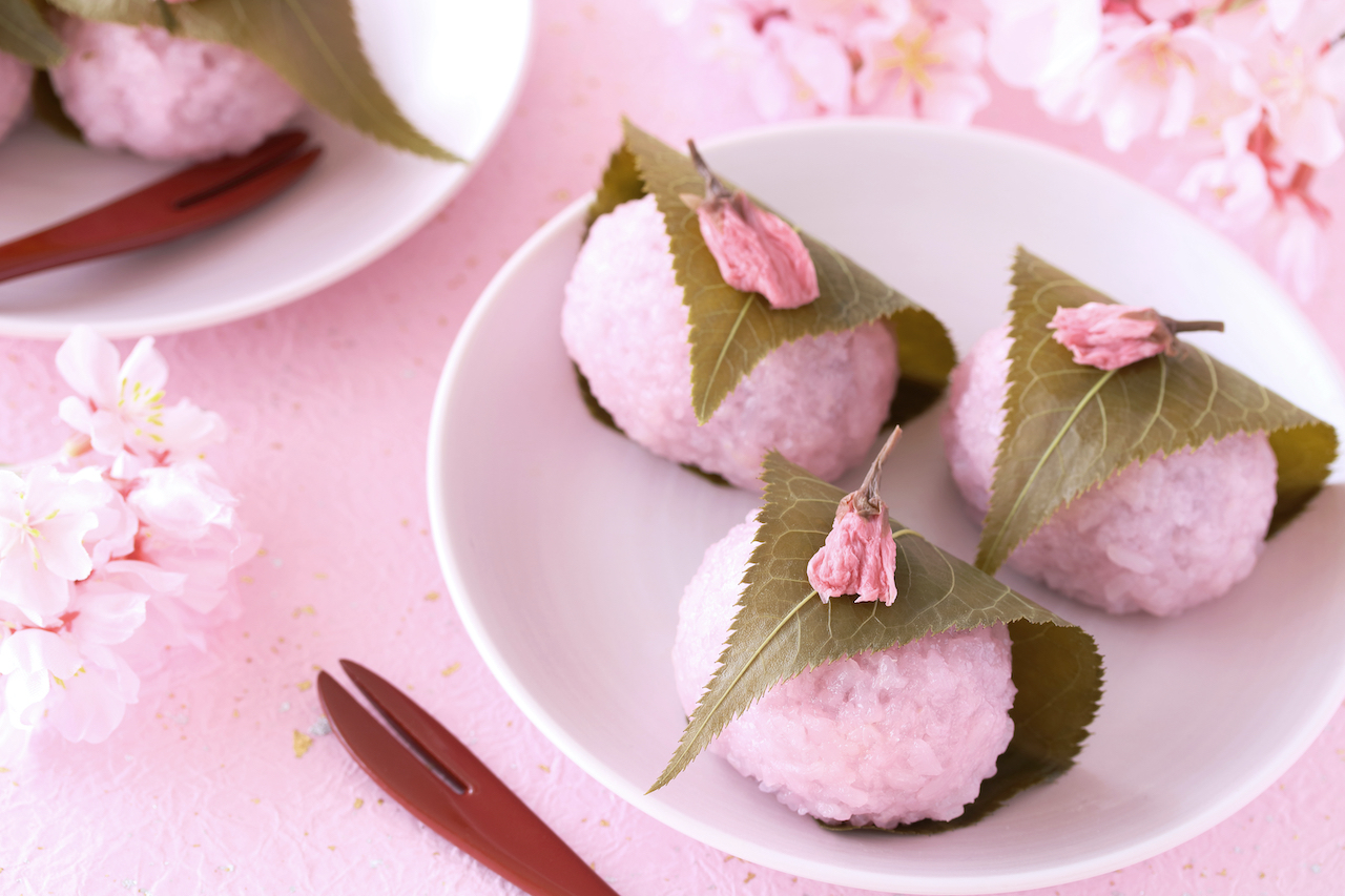 関東と関西で違う「桜餅」、葉を取る・取らない問題ついに決着！？