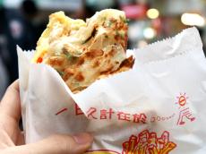 【台湾】西門町散策のおすすめ食べ歩きグルメ、もちもちネギ餅！台北「大姆哥葱抓餅」