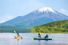 絶景を独り占め！プライベートカヌーで湖上から夏の富士山を楽しむ宿泊プラン