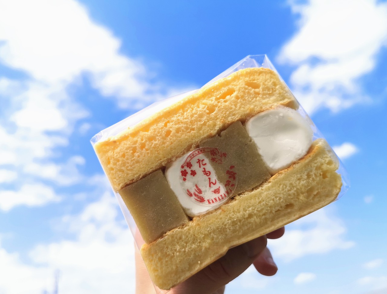 まるで雲！金沢の人気カフェ「Cafe たもん」のふわぷるパンケーキサンドを実食【お取り寄せ】