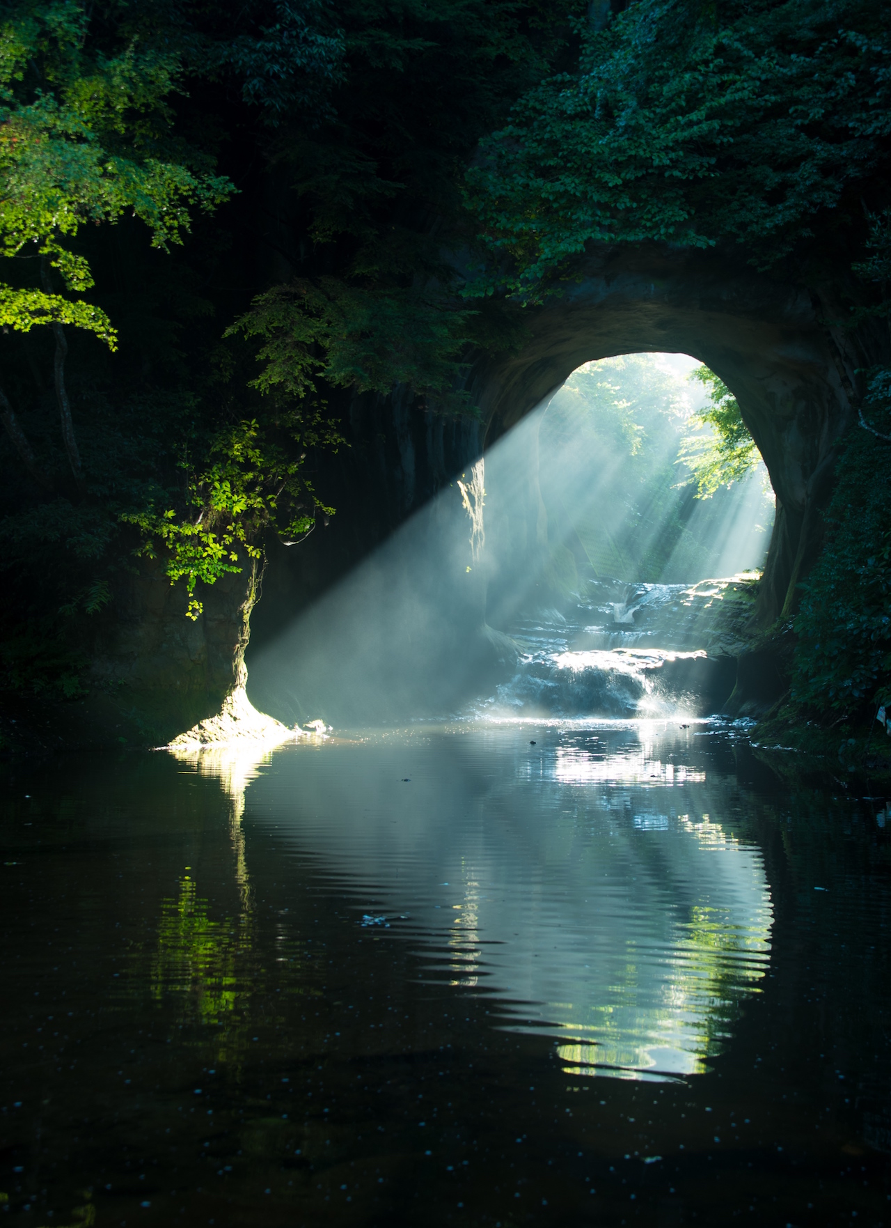 【涼を呼ぶ夏の絶景】南関東地域の美しい滝５選