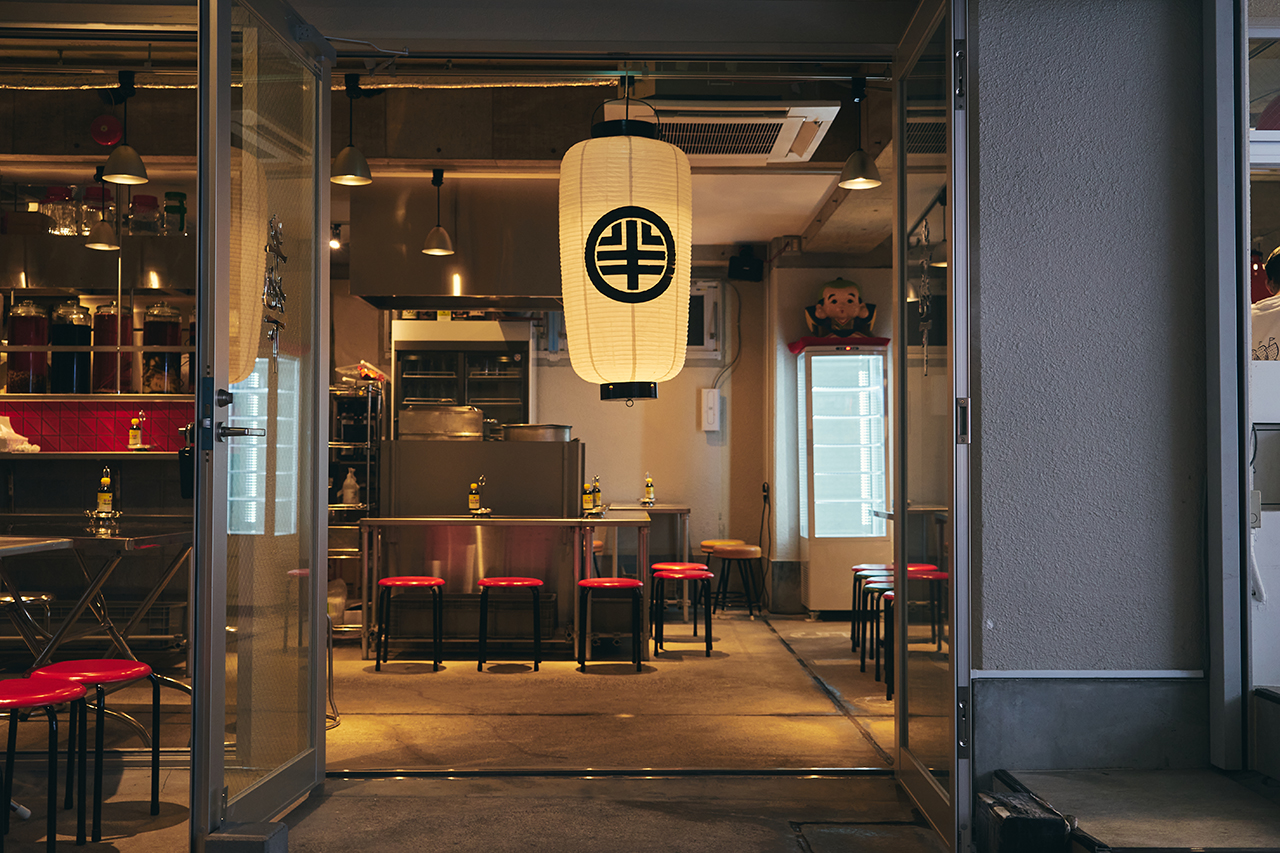 食とエンタの融合！オープンエアが心地よい「渋谷 半地下酒場」で一杯どう？