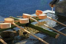 【日本人が知らない神社の秘密２】お参りの前に水で心身を清めなくてはならないのはなぜ?