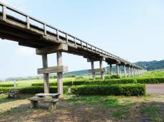 【実は日本が世界一】897m超の木製橋が静岡県にあった！歩いて渡れる蓬莱橋