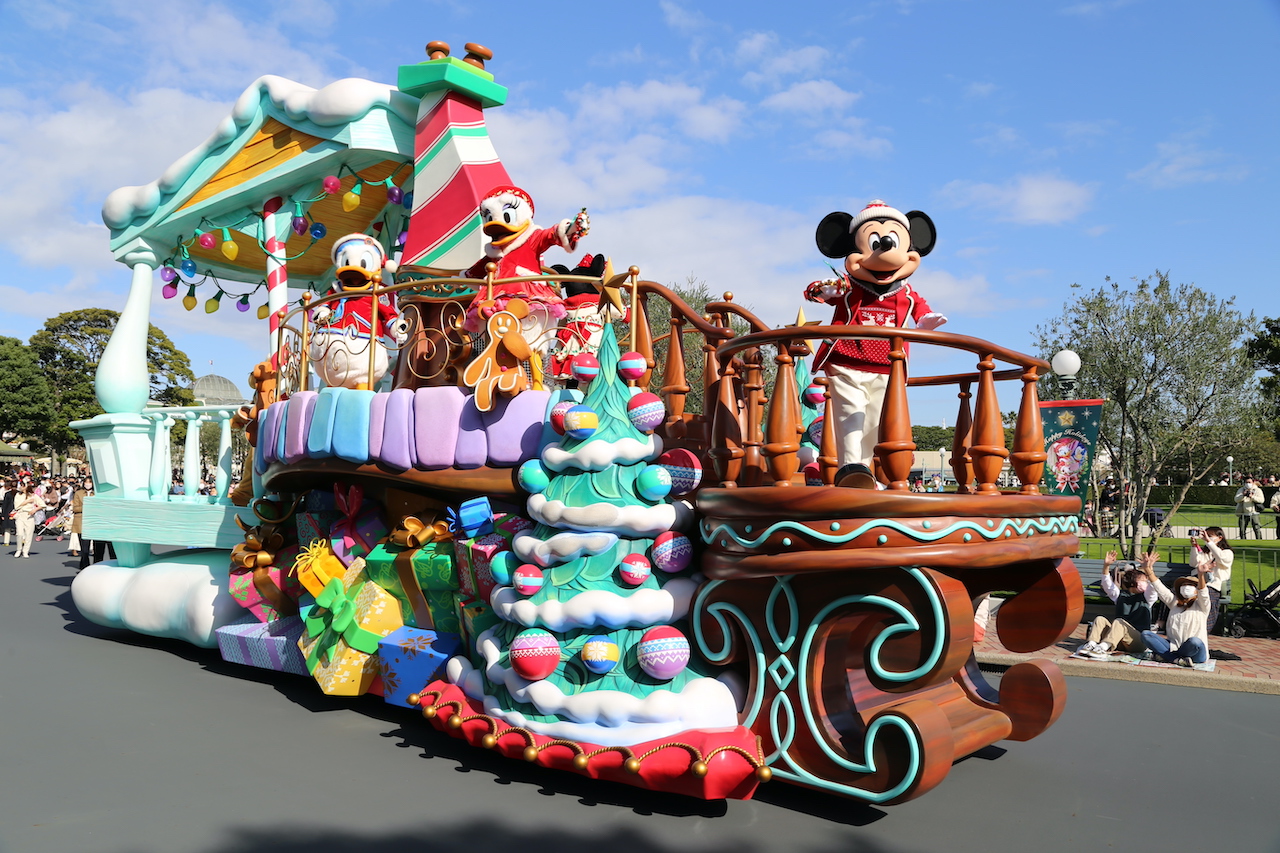 【東京ディズニーランド】2年ぶり開催の「クリスマスパレード」徹底レポート