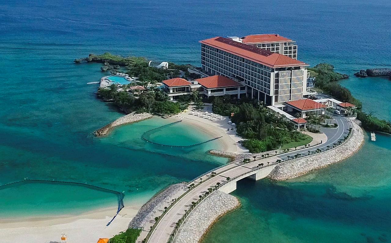 【極楽ワーケーションのススメ】ビーチリゾートなのに仕事捗る沖縄の人気ホテルとは？