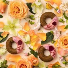 【新宿マルイに期間限定で登場】食べられるお花を使用！ドーナツとマフィンを組み合わせたハイブリッドスイーツ