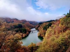 福島県・奥会津の「霧幻峡＜むげんきょう＞カヤックツアー」雄大な只見川で紅葉を満喫