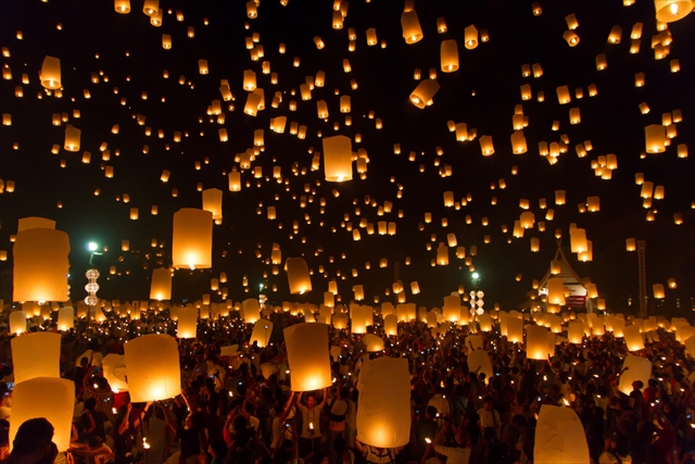 ＼飛べば良かったんだ♬.*”／　空飛ぶクリスマスツリー・:*+.フレッシュリース ランタンが夜空を彩る「Lantern Night 空飛ぶクリスマスツリー 2023